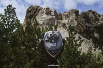 Viewscope overlooking Mount Rushmore landmark in South Dakota, USA — Stock Photo