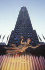 Estátua de Prometheus no Rockefeller Center em Nova York, EUA . — Fotografia de Stock