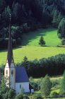 Valley village near Grossglockner in Austrian Alps, Heiligenblut, Áustria . — Fotografia de Stock