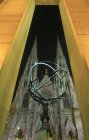 Статуя Атласа и Собор Святого Патрика в Рокфеллер-центре, Нью-Йорк, США — стоковое фото