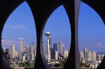 Horizonte de Seattle desde la aguja espacial Queen Anne Hill en el estado de Washington, EE.UU. . - foto de stock