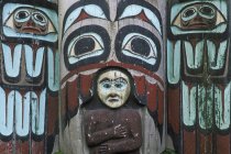 Totem полюс докладно в затока державний історичний парк в Кетчікан, Аляска, США — стокове фото