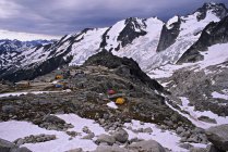 Tende per arrampicatori al campo di Appleby nel Bugaboo Glacier Provincial Park, Columbia Britannica, Canada — Foto stock