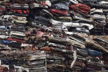 Stacks of obsolete cars in recycling yard, Vancouver Island, Colombie-Britannique, Canada — Photo de stock