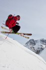 Young skier riding on snow at Lake Louise Ski Area, Banff National Park, Alberta, Canada. — Foto stock