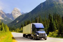 Truck hauling goods along Trans Canada Highway in Glacier National Park, Canada. — Stock Photo