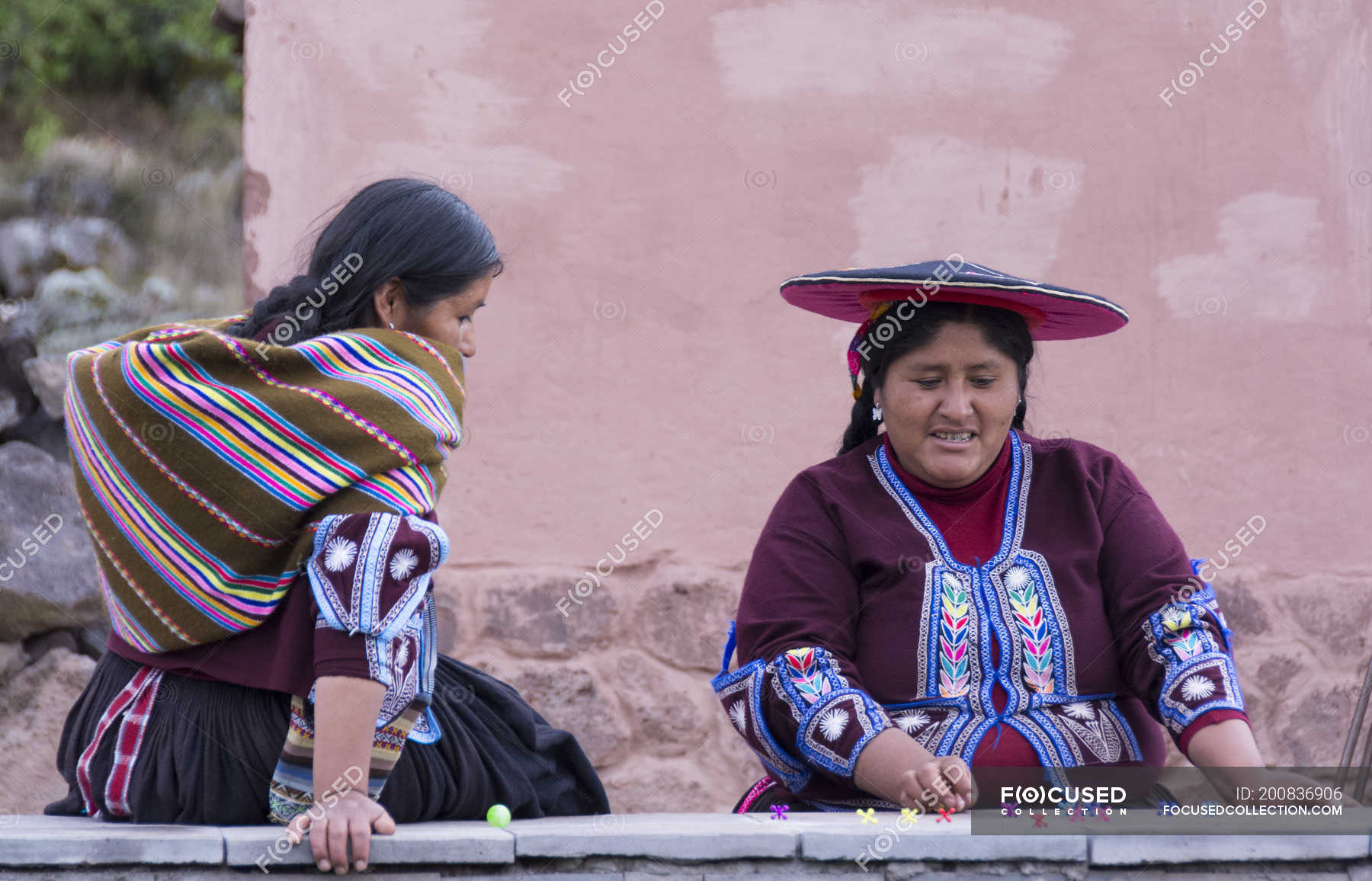 Mature women on street of Peruvian village, Cuzco, Peru — people ...