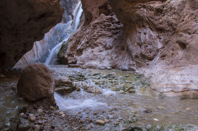 Водоспад ущелині біля річки Колорадо, Гранд-Каньйон, Арізона, США — стокове фото