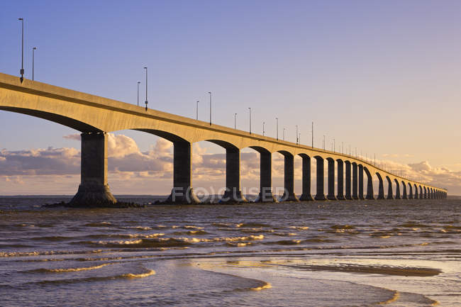 Konföderationsbrücke an der Küste in Kap Jourimain, Neu Brunswick, Kanada. — Stockfoto