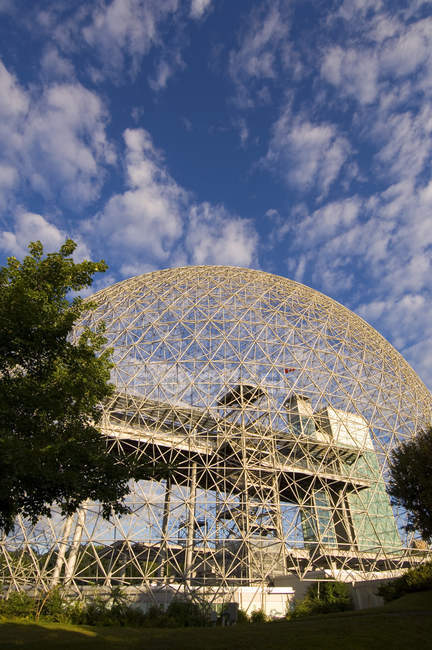 Geodesic dome of Montreal Biosphere museum in Montreal, Quebec, Canada. — Stock Photo