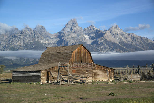 Landschaften historischer T.a. moulton ranch auf mormonen reihe im grand teton nationalpark, jackson, wyoming, usa — Stockfoto