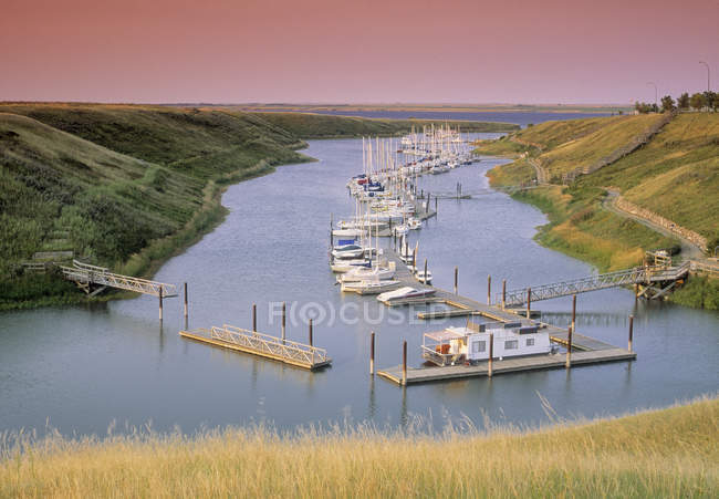 Docked boats at Lake Diefenbaker, Elbow Harbour, Elbow, Saskatchewan, Canada — Stock Photo