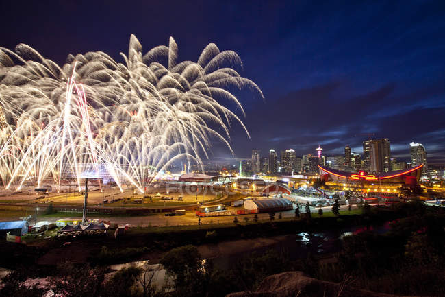 Fuochi d'artificio al festival di Stampede a Calgary, Alberta, Canada . — Foto stock