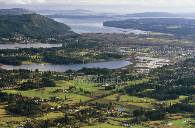 Vista aérea de la ciudad de Duncan en la isla de Vancouver, Columbia Británica, Canadá . - foto de stock