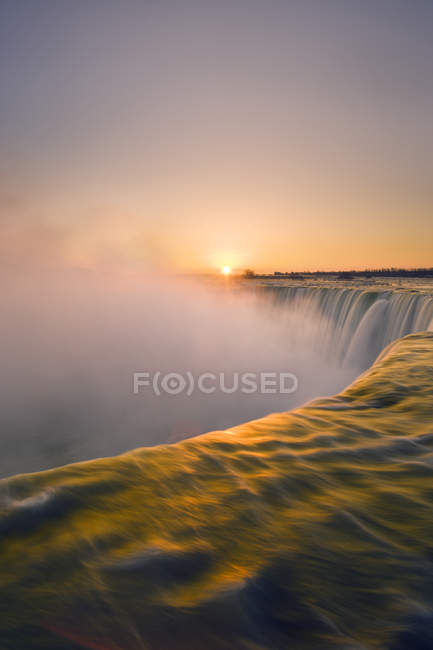 Horseshoe Falls ao pôr-do-sol de Niagara Falls, Ontário — Fotografia de Stock