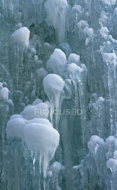 Formación de hielo de la superficie del cañón en invierno, marco completo - foto de stock