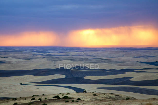 Storm clouds at sunset over Palouse region of eastern Washington State, USA. — Stock Photo