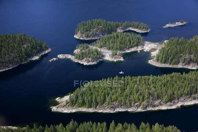 Vista aérea de Prideaux Haven en Desolation Sound Marine Provincial Park, Columbia Británica, Canadá - foto de stock