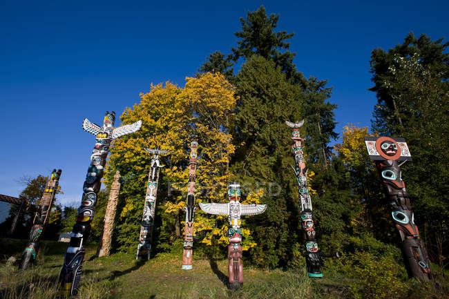 Mâts totémiques à Brockton Point, Stanley Park, Vancouver, Colombie-Britannique, Canada — Photo de stock