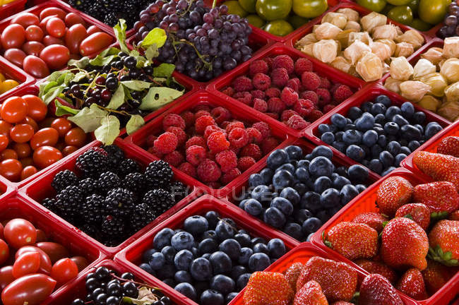 Fresh berries on display at market, full frame. — Stock Photo