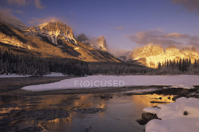 Chinaman Peak and Mount Rundle in sunlight in Banff National Park, Canada — Stock Photo