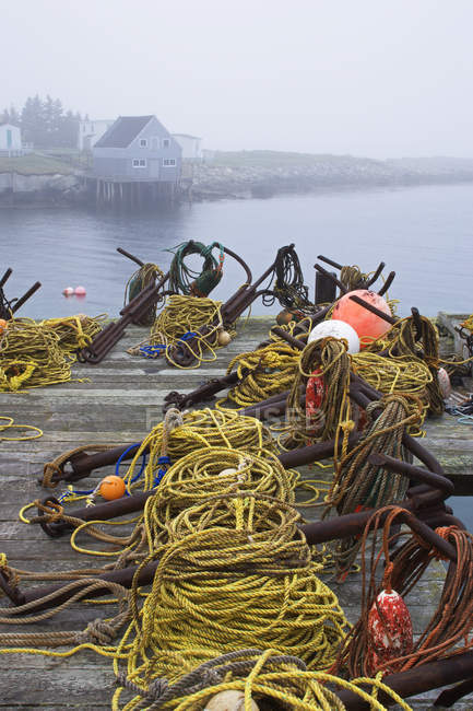 Dock und Angelausrüstung im indischen Hafen, Nova Scotia, Kanada. — Stockfoto