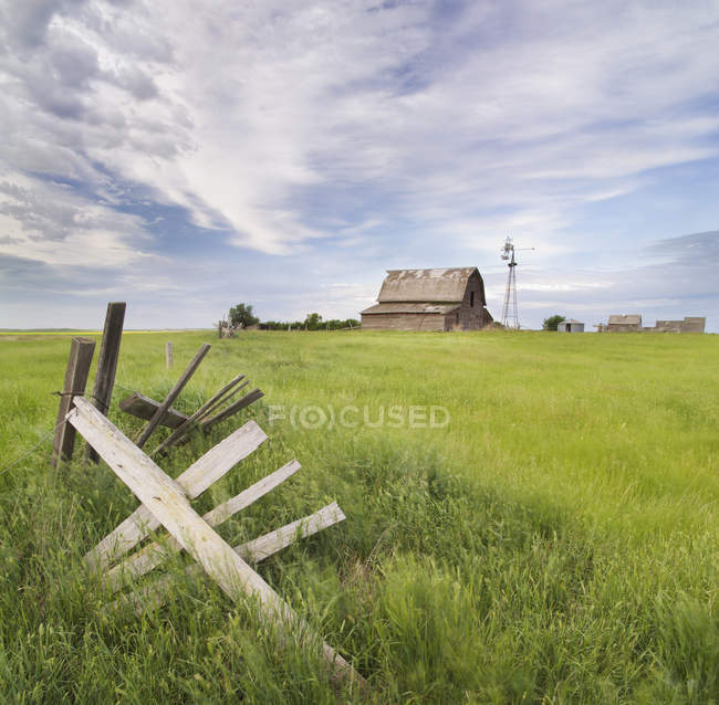 Abandoned barn near Leader, Saskatchewan, Canada — Stock Photo