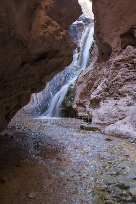 Schlucht Wasserfall in der Nähe von Colorado Fluss, Grand Canyon, arizona, USA — Stockfoto