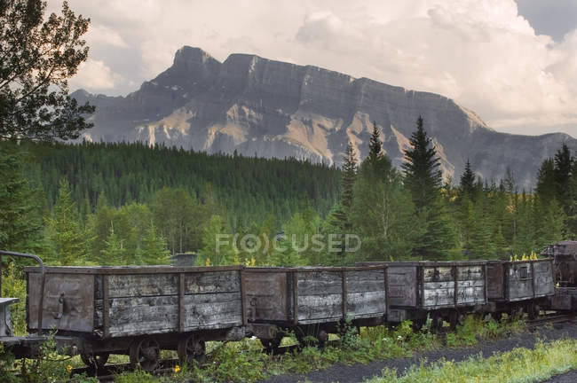 Coal cars at Lower Bankhead with Mount Rundle in background, Banff National Park, Alberta, Canada — Stock Photo