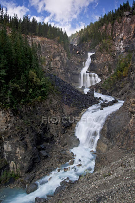White Falls sur le mont Robson, parc provincial Mount Robson, région de Thompson Okanagan, Colombie-Britannique, Canada — Photo de stock