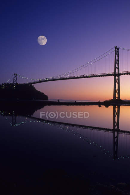 Lions Gate Bridge illuminato di notte, Vancouver, Columbia Britannica, Canada — Foto stock