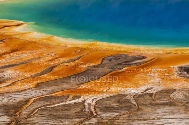 Natürliche Farben des Grand Prismatic Spring im Yellowstone Nationalpark, Wyoming, USA. — Stockfoto
