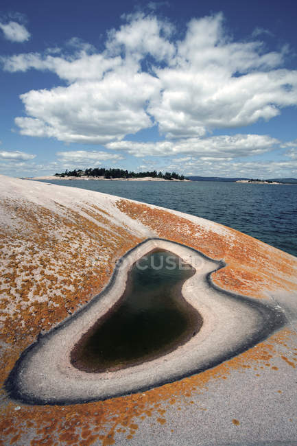 Formación rocosa de la isla Fox en Georgian Bay, Ontario, Canadá - foto de stock