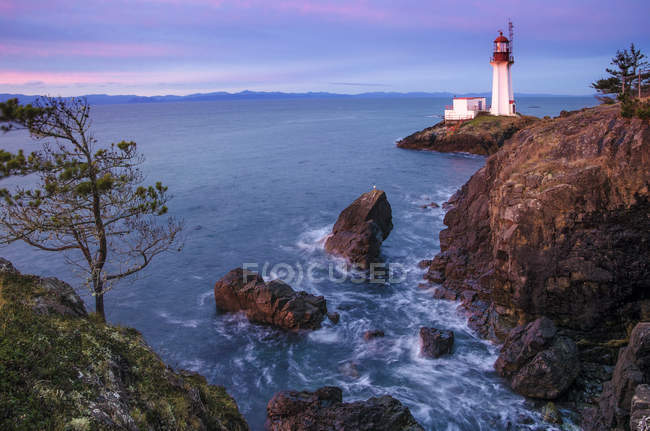Sheringham Point lighthouse in twilight on dusk at Shirley, British Columbia, Canada — Stock Photo