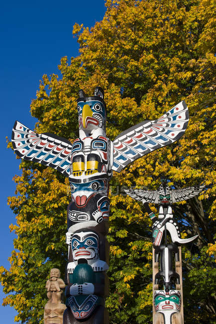 Pólos de totem em Brockton Point, Stanley Park, Vancouver, British Columbia, Canadá — Fotografia de Stock