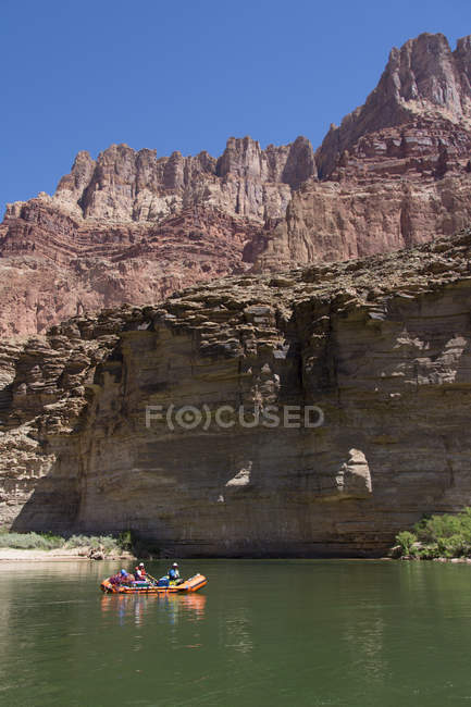 Rafters floating south down Colorado River, Grand Canyon, Arizona, United States — Stock Photo