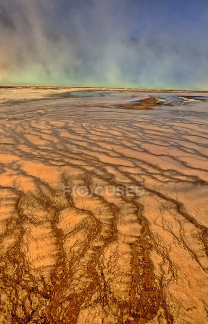 Термофільних водоростей забарвлення Гранд Prismatic весна, Midway гейзер басейну, Єллоустоунський національний парк, Вайомінг, США — стокове фото