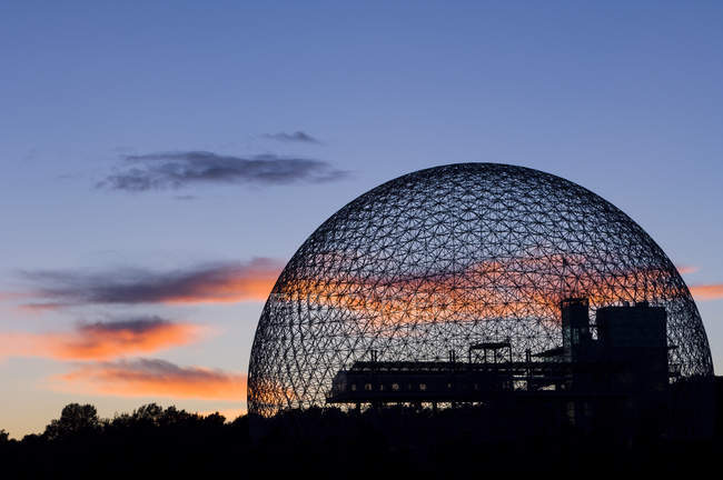 Geodesic dome of Montreal Biosphere museum at sunset in Montreal, Quebec, Canada. — Stock Photo
