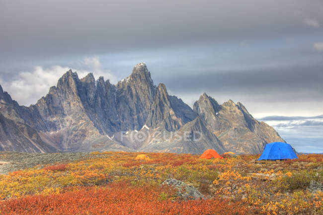 Camping tent in Tombstone Valley in front of Tombstone Mountain, Yukon, Canada — Stock Photo
