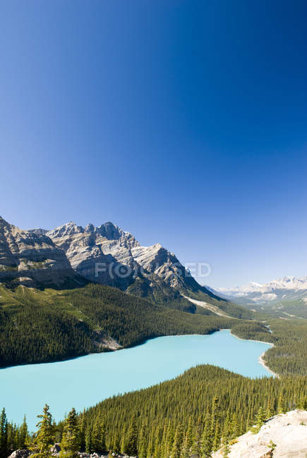 Berglandschaft mit türkisfarbenem Wasser des Peyto Sees, Banff Nationalpark, Alberta, Kanada — Stockfoto