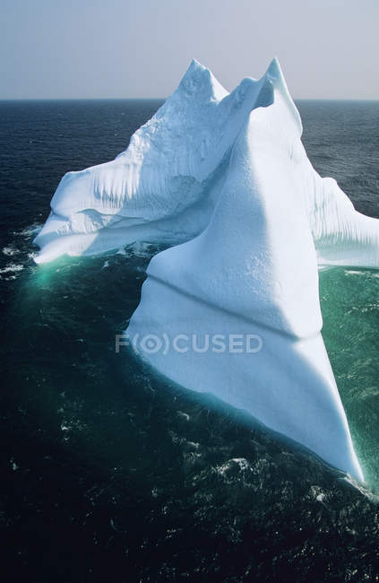 Vista aérea do iceberg ao largo da costa da Terra Nova, Canadá . — Fotografia de Stock