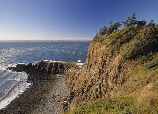 Farol de Cap Dor ao pôr do sol, Baía de Fundy, Nova Escócia, Canadá . — Fotografia de Stock
