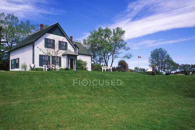 Casa y jardín de Anne of Green Gables en Prince Edward Island, Canadá . - foto de stock