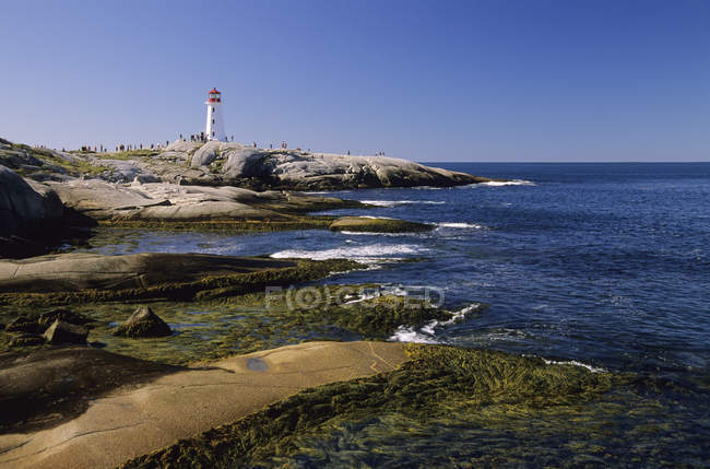 Faro de Peggy Cove en el condado de Halifax, Nueva Escocia, Canadá . - foto de stock