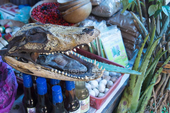 Vários bens em cena de mercado de Iquitos no Peru — Fotografia de Stock