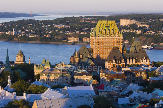 Vista ad alto angolo degli edifici della città vecchia di Quebec, Quebec, Canada . — Foto stock