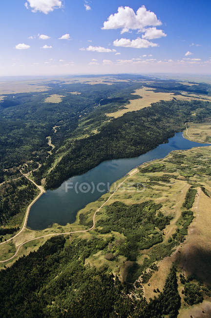 Veduta aerea del lago nel Cypress Hills Park, Saskatchewan, Canada
. — Foto stock