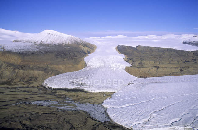 Vista aérea del glaciar del Parque Nacional de Ellesmere del Norte, Nunavut, Canadá Ártico . - foto de stock