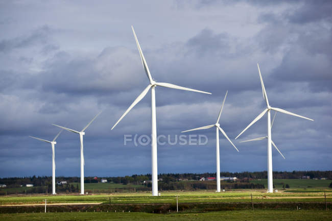 Éoliennes au parc éolien d'Amherst à Amherst, en Nouvelle-Écosse . — Photo de stock