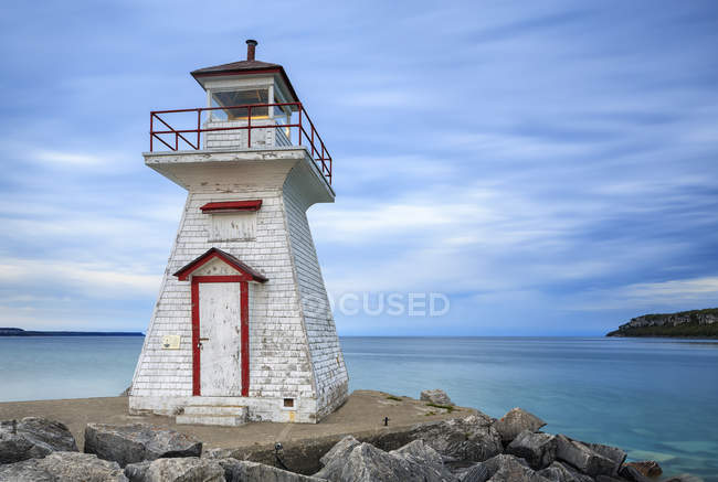 Lions Head Lighthouse on Georgian Bay, Bruce Peninsula, Ontário, Canadá — Fotografia de Stock